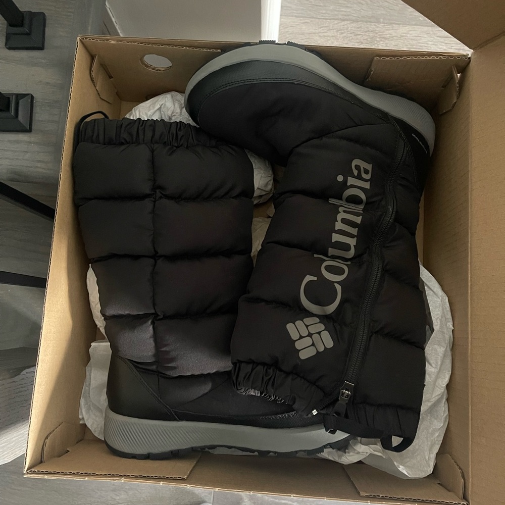 Brand new Columbia Black Insulated Boots